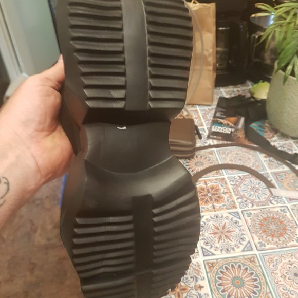 mlo sneakers never worn - Picture 3 of 3